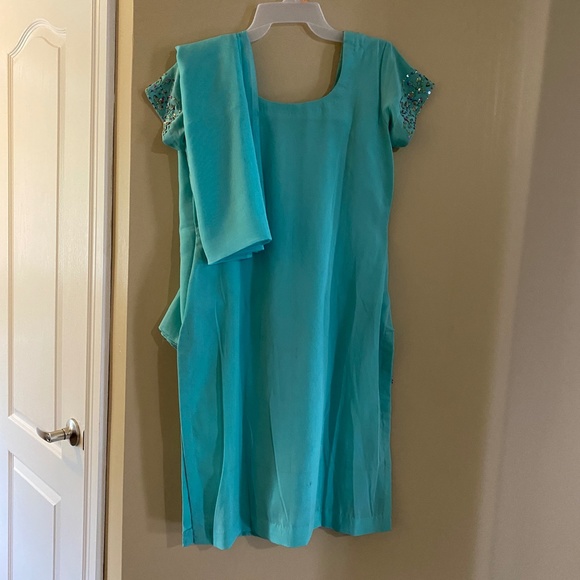 Indian / Pakistani Pyjami Suit with Dupatta in Turquoise - Size 6 - Picture 7 of 13